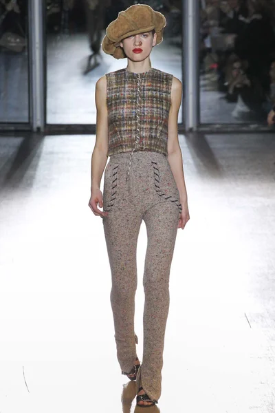 Look 3